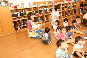 朝の会の様子　ひよこ・あひる・ぺんぎん