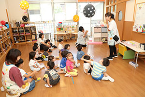 朝の会の様子　ひよこ・あひる・ぺんぎん