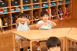 朝の会の様子　ひよこ・あひる・ぺんぎん