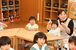 朝の会の様子　ひよこ・あひる・ぺんぎん
