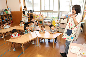 朝の会の様子　ひよこ・あひる・ぺんぎん