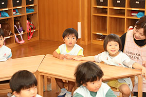 朝の会の様子　ひよこ・あひる・ぺんぎん