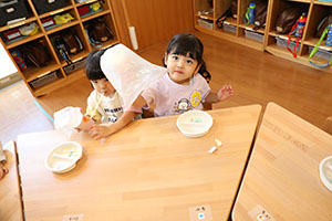 ハロウィンおばけの制作　あひる