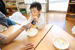 ハロウィンおばけの制作　あひる