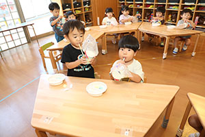 ハロウィンおばけの制作　あひる