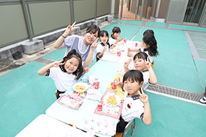 2階のベランダでお給食　Ｃ