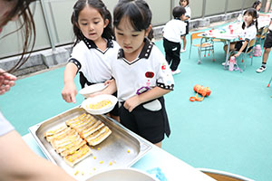 2階のベランダでお給食　Ｃ