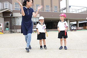 リレーにチャレンジ！　ばら・すみれ