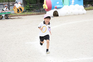 リレーにチャレンジ！　ばら・すみれ