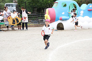 リレーにチャレンジ！　ばら・すみれ