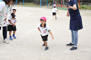 リレーにチャレンジ！　ばら・すみれ