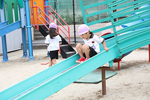 げんきいっぱい園庭遊び　すみれ