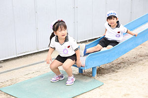 げんきいっぱい園庭遊び　すみれ