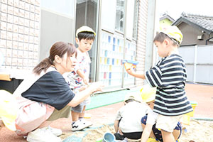 砂場で遊びました　あひる