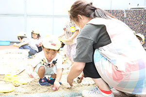 砂場で遊びました　あひる