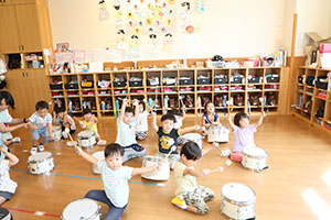 太鼓楽しかったね　お給食の様子　ひよこ