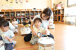 太鼓楽しかったね　お給食の様子　ひよこ