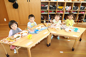 太鼓楽しかったね　お給食の様子　ひよこ