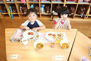 太鼓楽しかったね　お給食の様子　ひよこ
