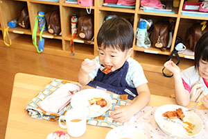 太鼓楽しかったね　お給食の様子　ひよこ