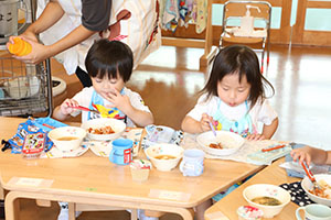 太鼓楽しかったね　お給食の様子　ひよこ