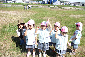 お散歩へでかけました　うさぎ・りす