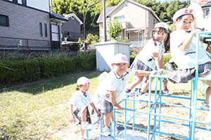 お散歩へでかけました　ことり・すみれ