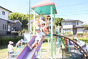 お散歩へでかけました　ことり・すみれ