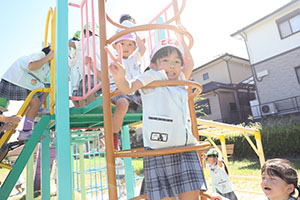 お散歩へでかけました　ことり・すみれ