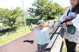 お散歩へでかけました　ことり・すみれ