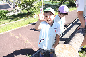 お散歩へでかけました　ことり・すみれ