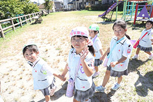 お散歩へでかけました　ことり・すみれ