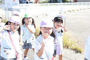 お散歩へでかけました　ことり・すみれ