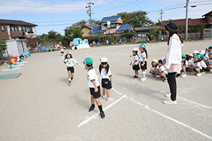 A組さんとリレー対決　ひまわり・A