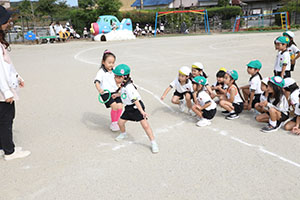 A組さんとリレー対決　ひまわり・A