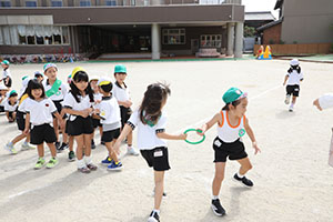 A組さんとリレー対決　ひまわり・A