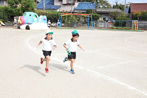 A組さんとリレー対決　ひまわり・A