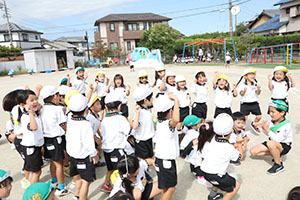 A組さんとリレー対決　ひまわり・A