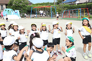 A組さんとリレー対決　ひまわり・A