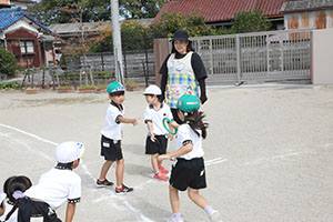 A組さんとリレー対決　ひまわり・A