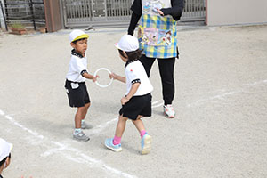 A組さんとリレー対決　ひまわり・A
