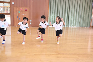 体操教室　鉄棒頑張りました　　さくら