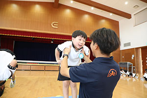 体操教室　鉄棒頑張りました　　さくら