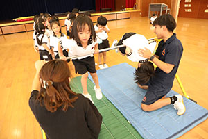 体操教室　鉄棒頑張りました　　さくら
