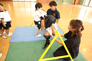 体操教室　鉄棒頑張りました　　さくら