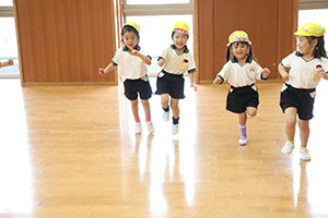 体操教室　鉄棒頑張りました　　ひまわり