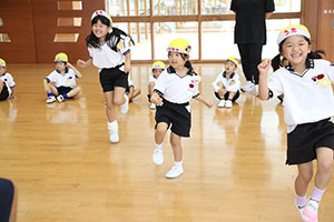 体操教室　鉄棒頑張りました　　ひまわり