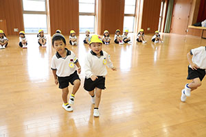 体操教室　鉄棒頑張りました　　ひまわり