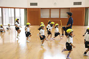 体操教室　鉄棒頑張りました　　ひまわり