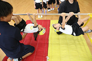 体操教室　鉄棒頑張りました　　ひまわり